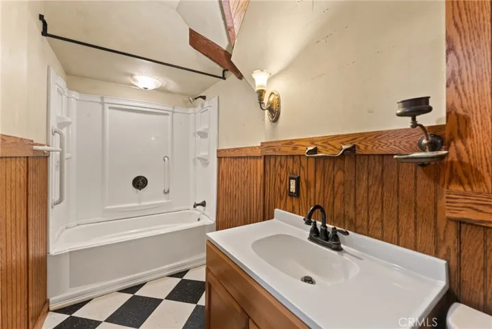 1228 S Center Street, Redlands, California 92373