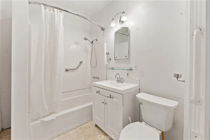 1228 S Center Street, Redlands, California 92373