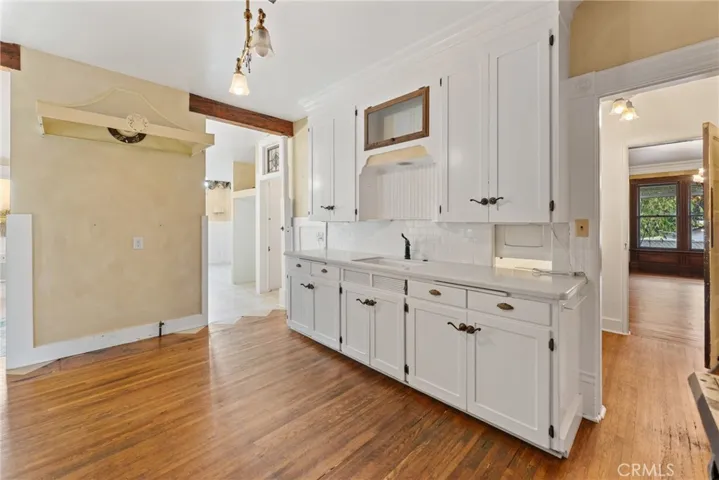 1228 S Center Street, Redlands, California 92373