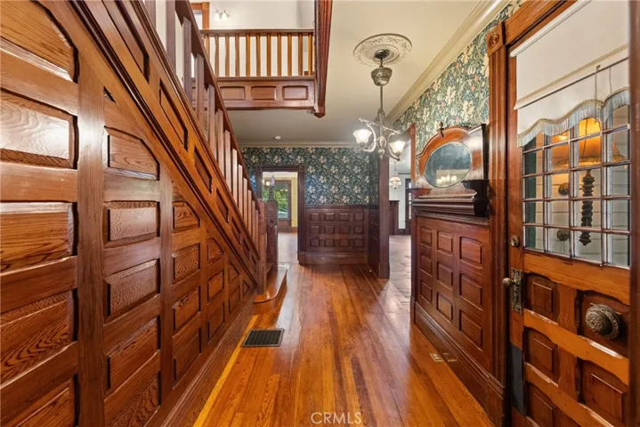 1228 S Center Street, Redlands, California 92373