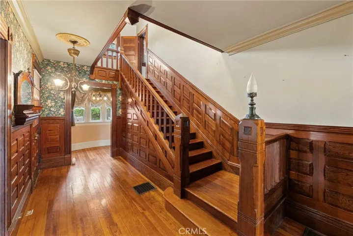 1228 S Center Street, Redlands, California 92373