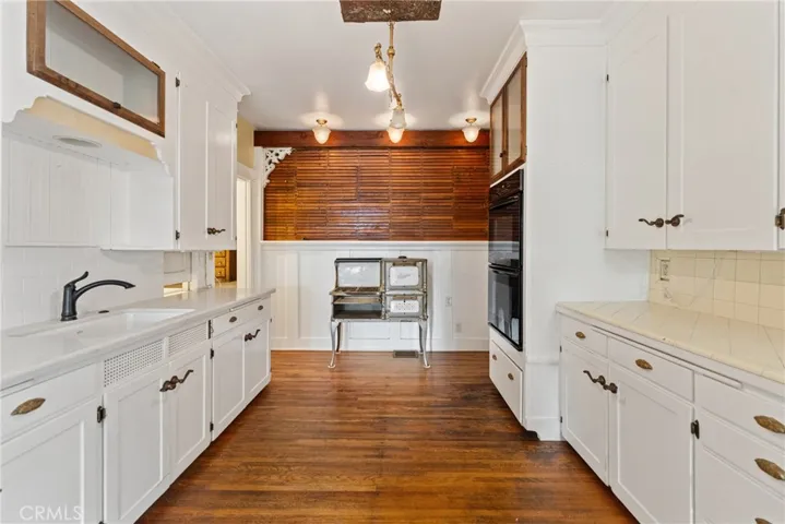 1228 S Center Street, Redlands, California 92373