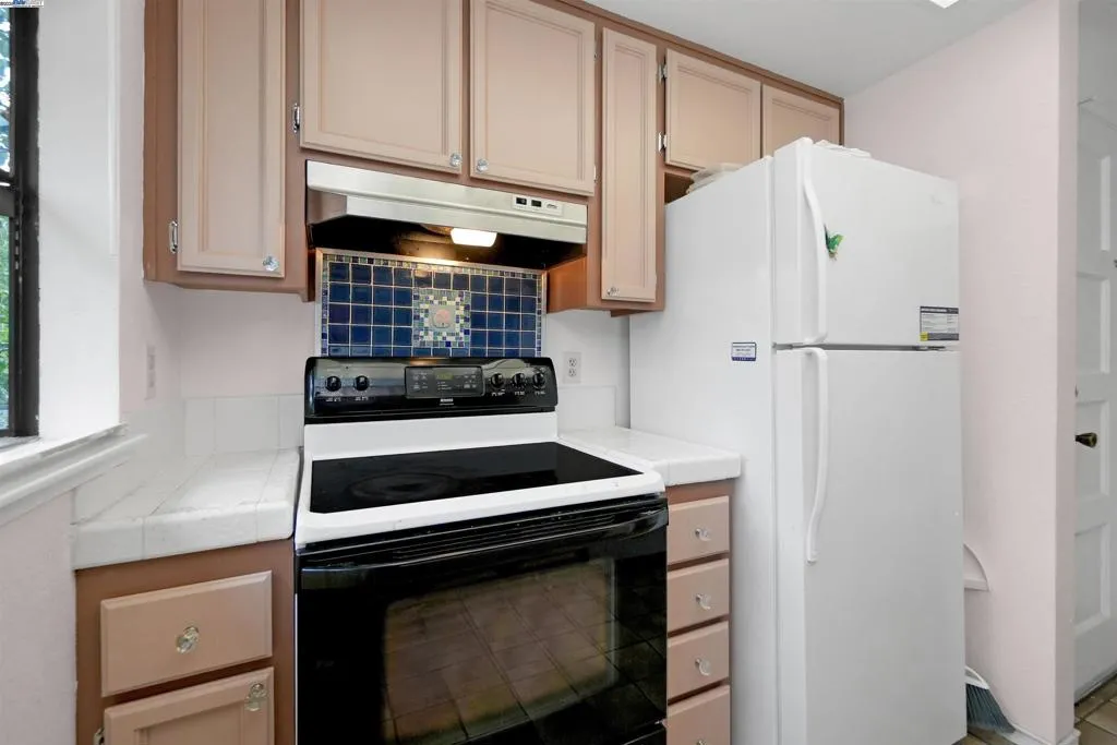 2437 Saint Helena Dr.  home-pic-5