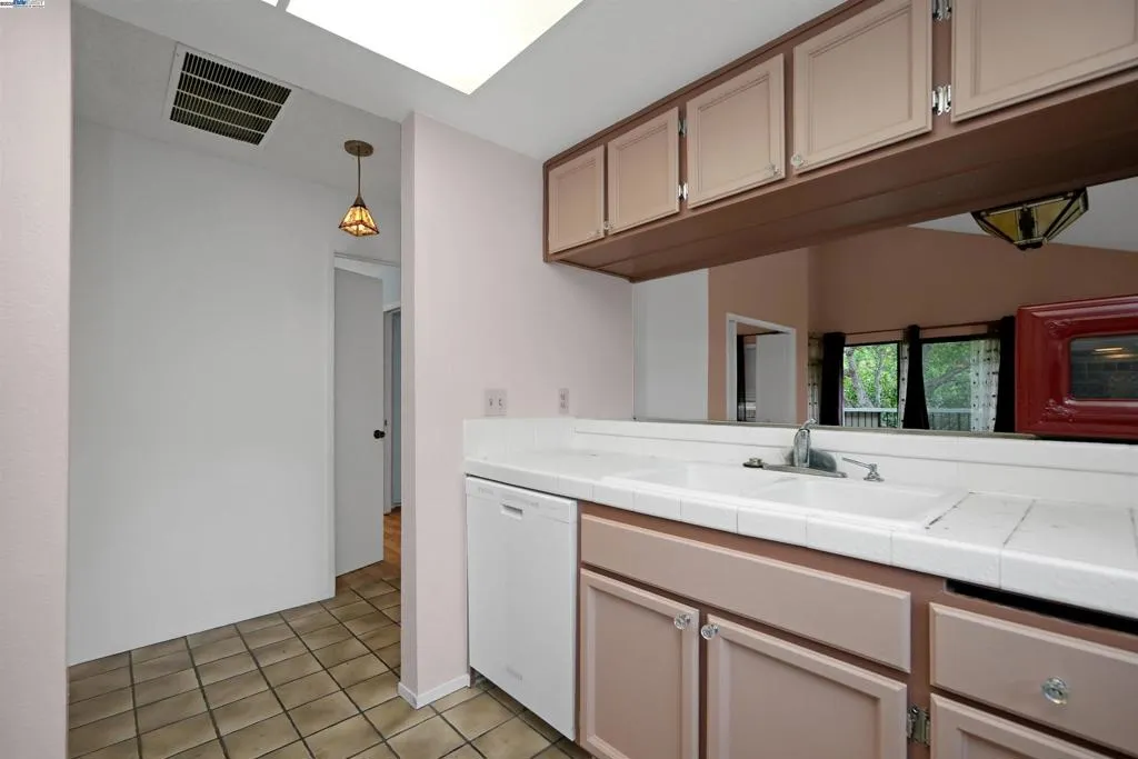 2437 Saint Helena Dr.  home-pic-6