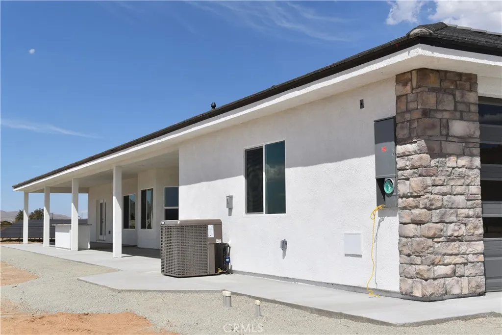 16944 Pauhaska Road, Apple Valley, California 92307 home-pic-1