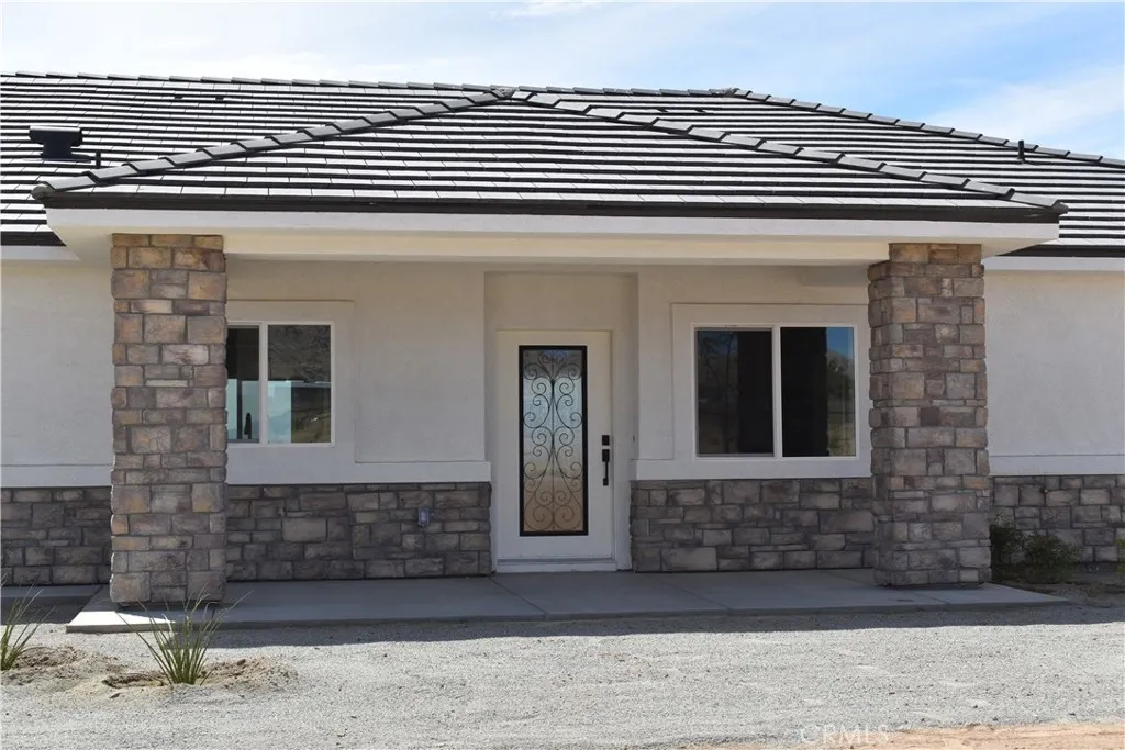 16944 Pauhaska Road, Apple Valley, California 92307 home-pic-5