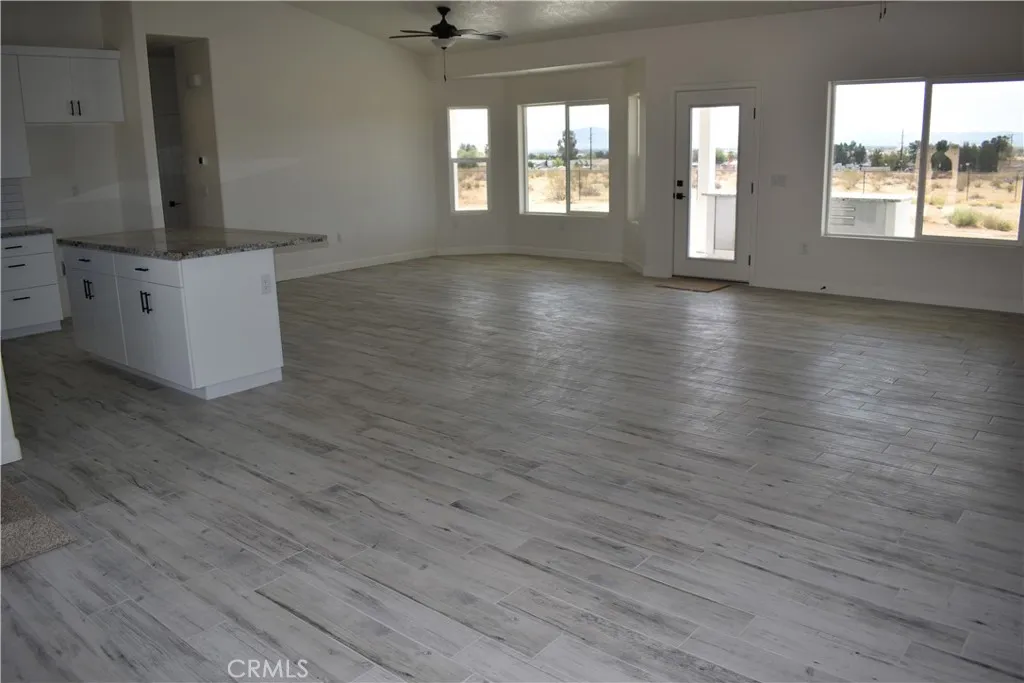 16944 Pauhaska Road, Apple Valley, California 92307 home-pic-44