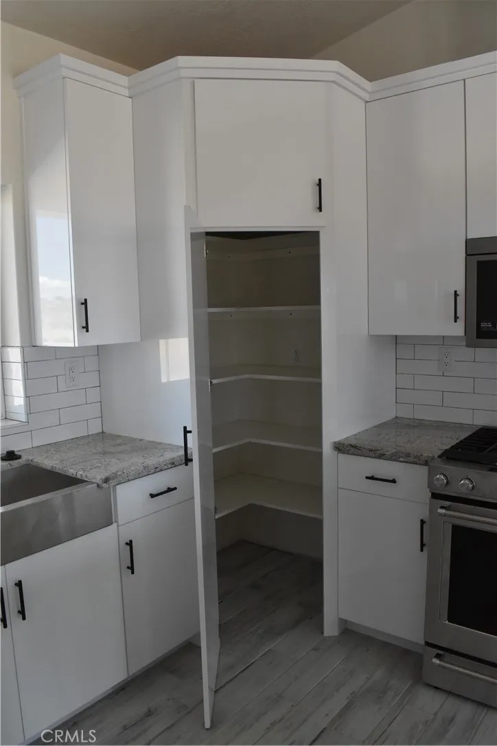 16944 Pauhaska Road, Apple Valley, California 92307 home-pic-24