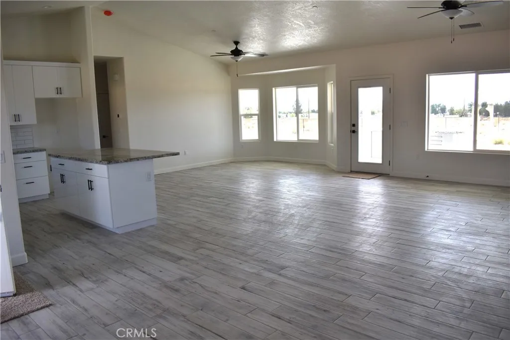 16944 Pauhaska Road, Apple Valley, California 92307 home-pic-2