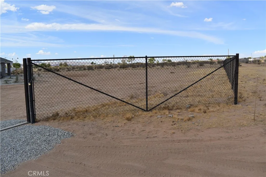 16944 Pauhaska Road, Apple Valley, California 92307 home-pic-16