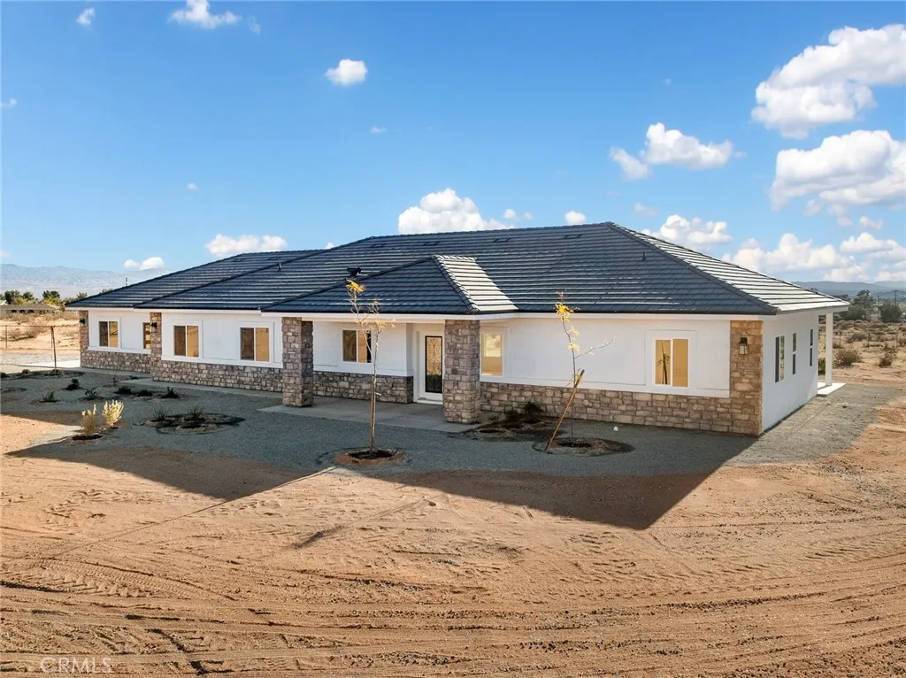 16944 Pauhaska Road, Apple Valley, California 92307 home-pic-56