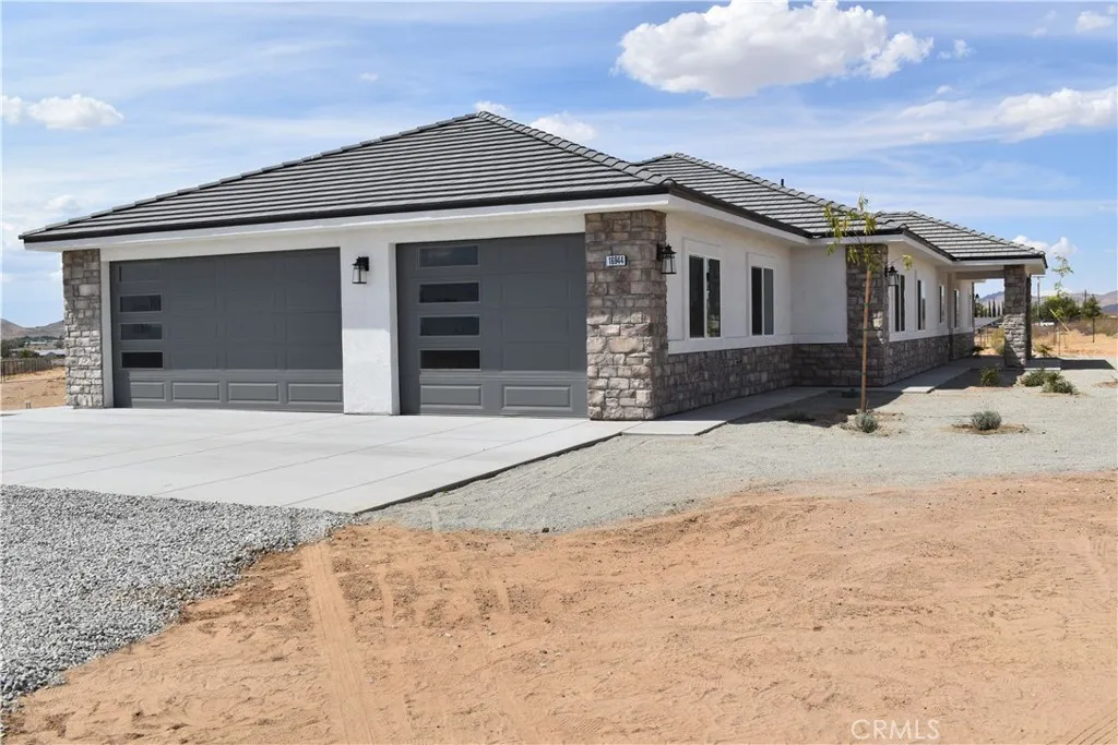 16944 Pauhaska Road, Apple Valley, California 92307 home-pic-8