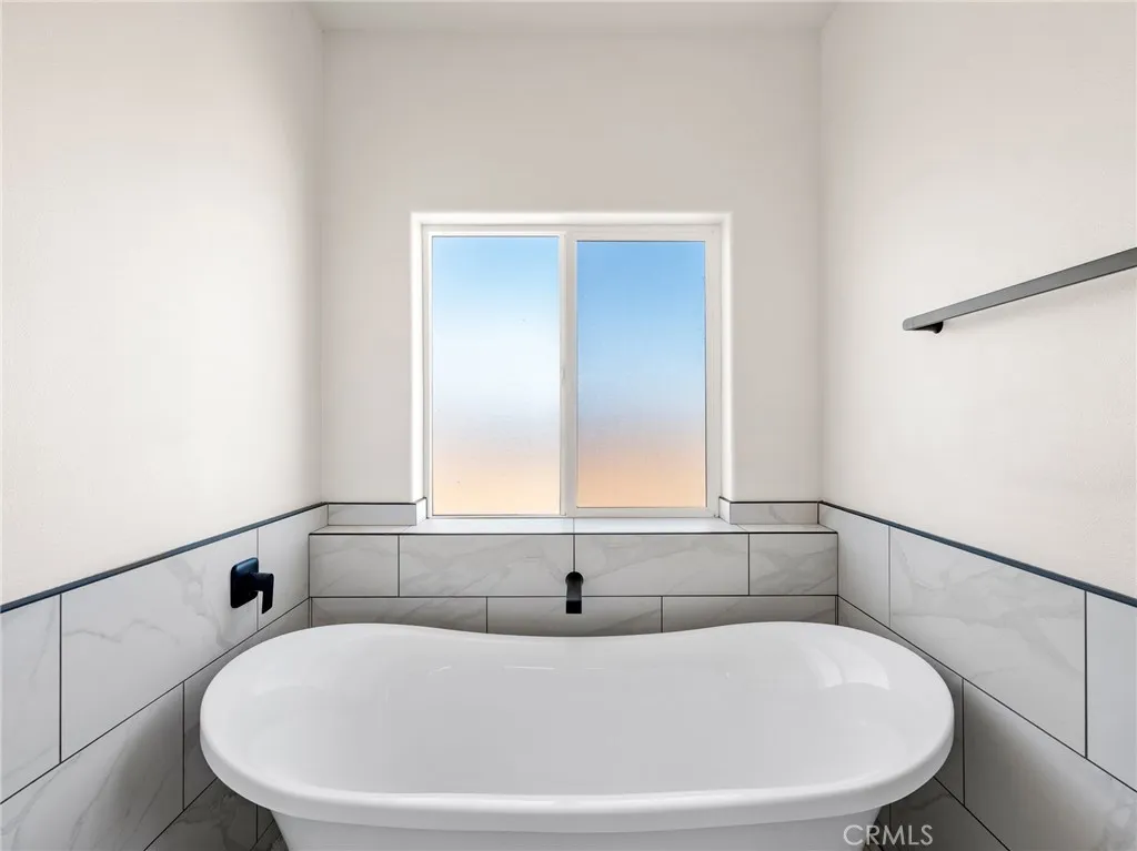 16944 Pauhaska Road, Apple Valley, California 92307 home-pic-73