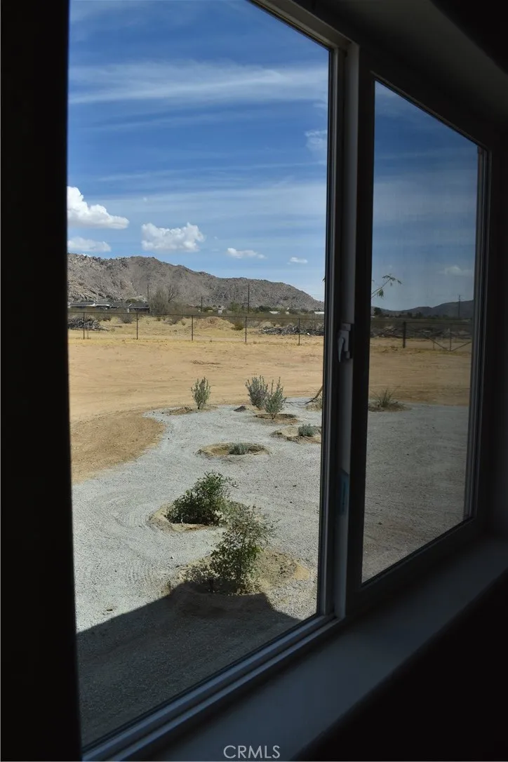 16944 Pauhaska Road, Apple Valley, California 92307 home-pic-20