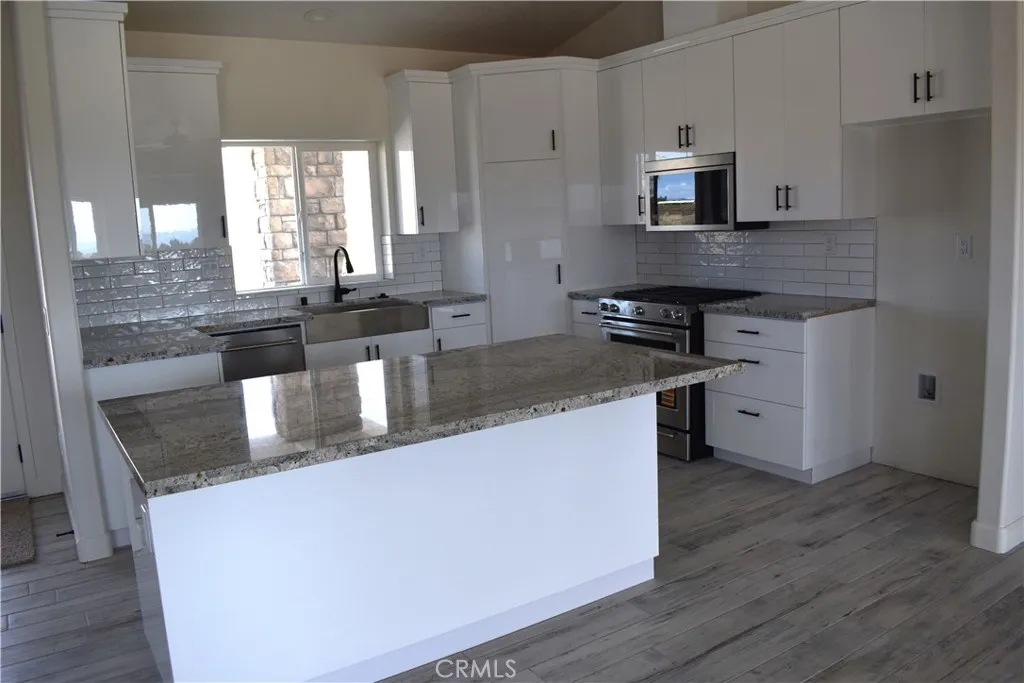 16944 Pauhaska Road, Apple Valley, California 92307 home-pic-41
