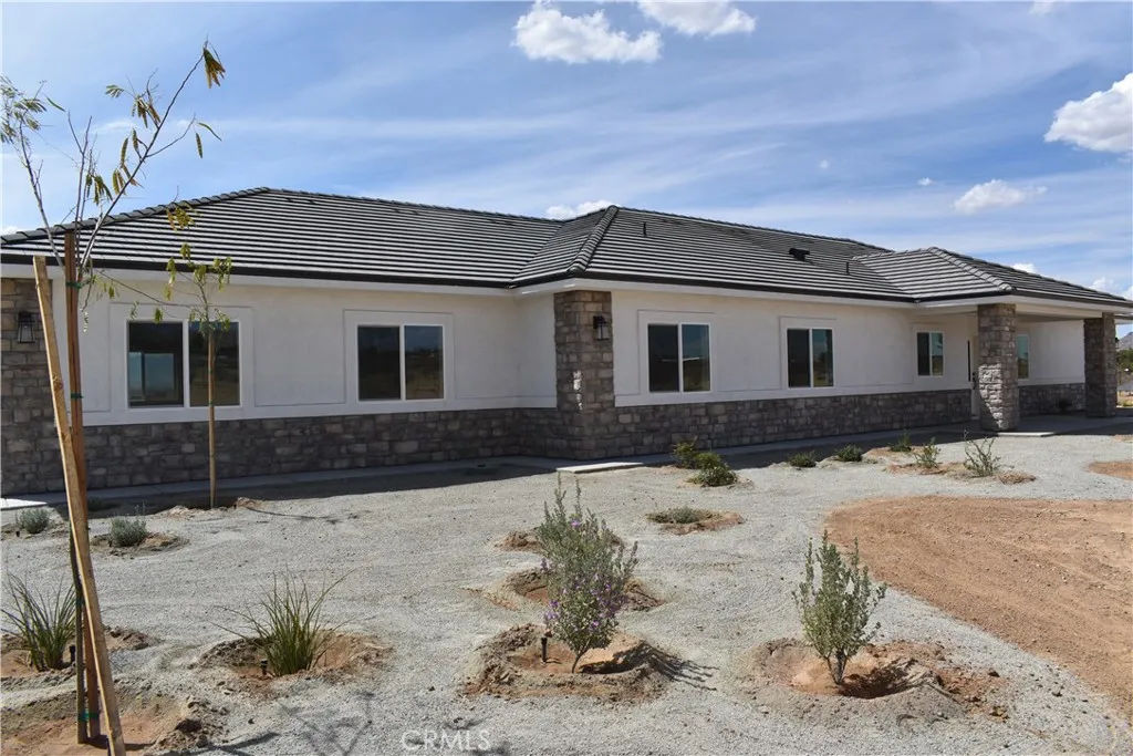 16944 Pauhaska Road, Apple Valley, California 92307 home-pic-6