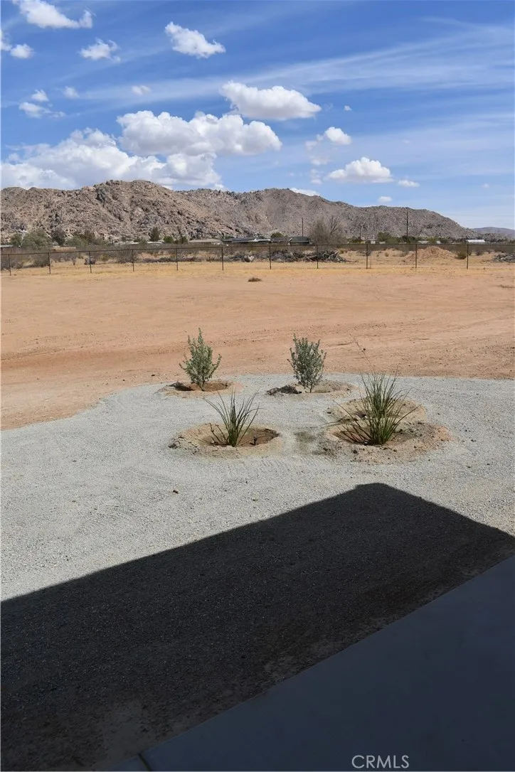 16944 Pauhaska Road, Apple Valley, California 92307 home-pic-3