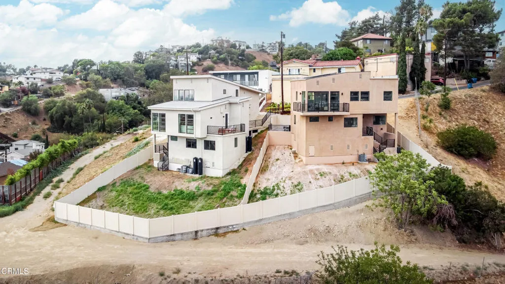 3874 W Point Drive, Los Angeles, California 90065 home-pic-43