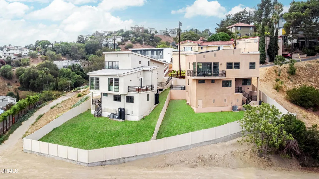 3874 W Point Drive, Los Angeles, California 90065 home-pic-42
