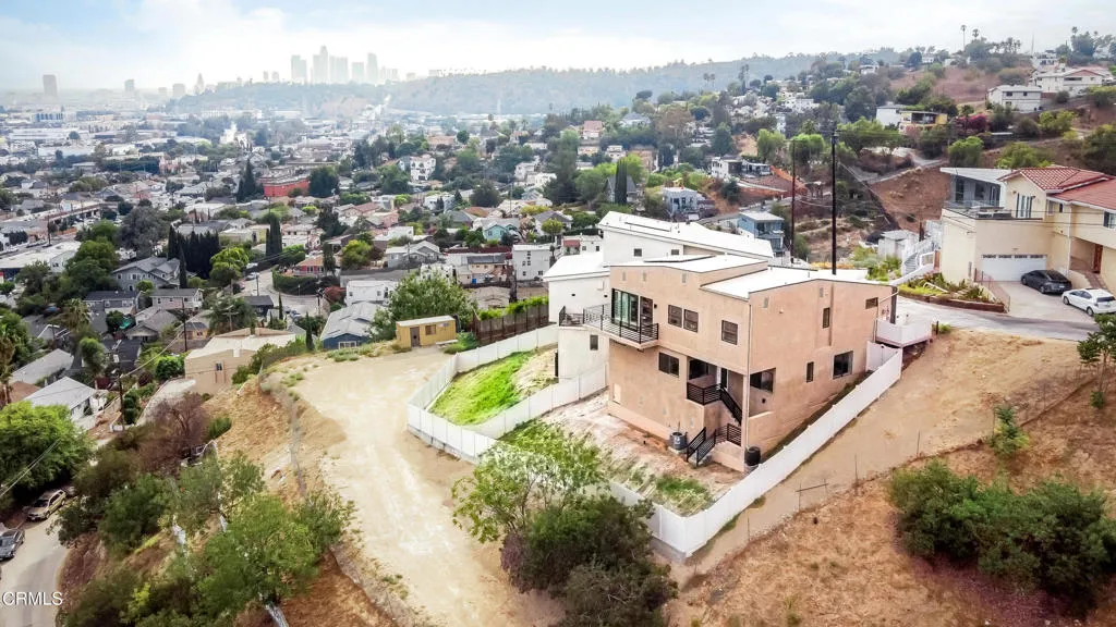 3874 W Point Drive, Los Angeles, California 90065 home-pic-40