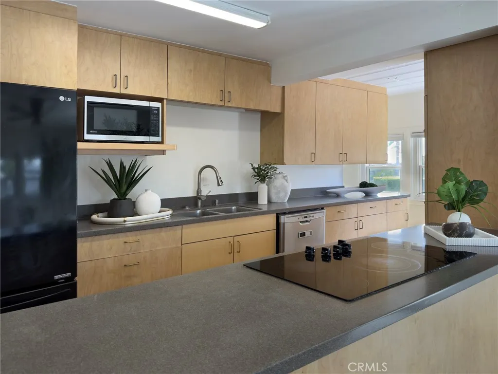 980 Catalina, Laguna Beach, California 92651 home-pic-10