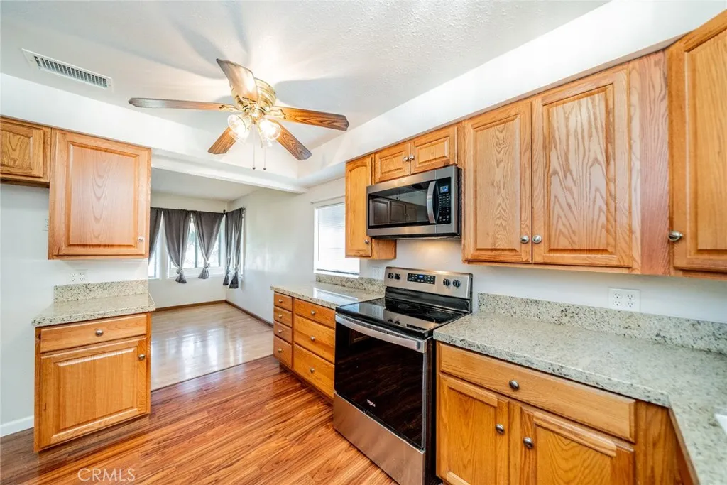 825 N Raitt Street, Santa Ana, California 92703 home-pic-10