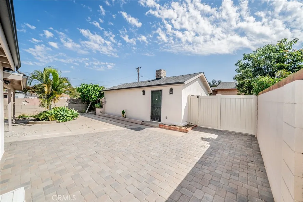 825 N Raitt Street, Santa Ana, California 92703 home-pic-27
