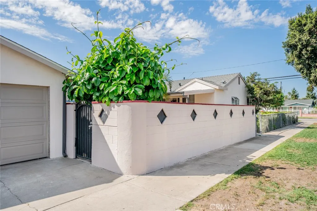 825 N Raitt Street, Santa Ana, California 92703 home-pic-7