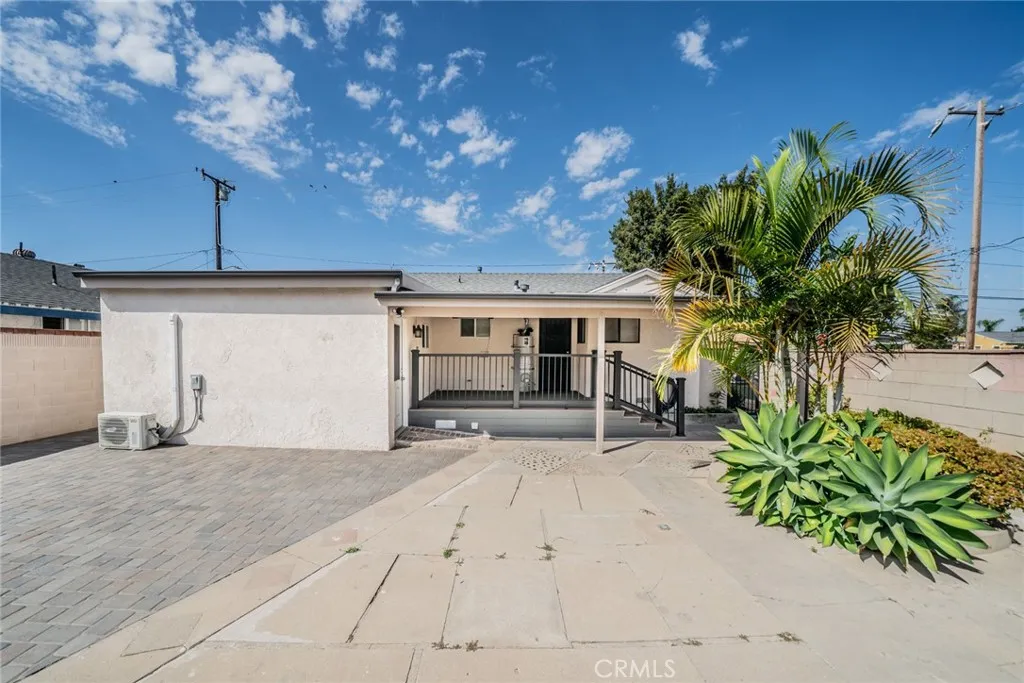 825 N Raitt Street, Santa Ana, California 92703 home-pic-30