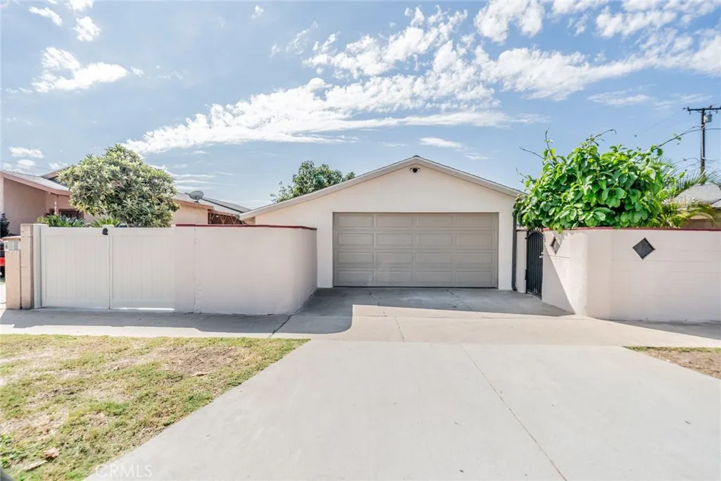 825 N Raitt Street, Santa Ana, California 92703 home-pic-6