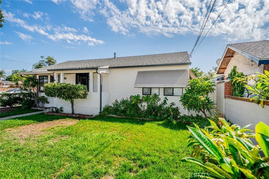 825 N Raitt Street, Santa Ana, California 92703 home-pic-4