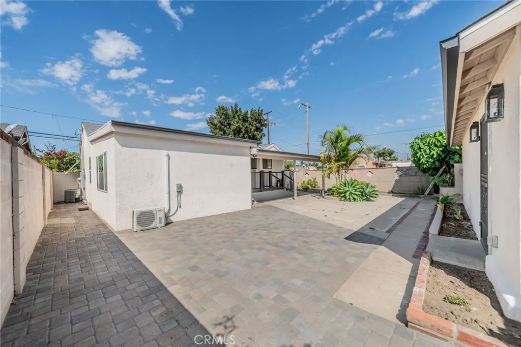 825 N Raitt Street, Santa Ana, California 92703 home-pic-28