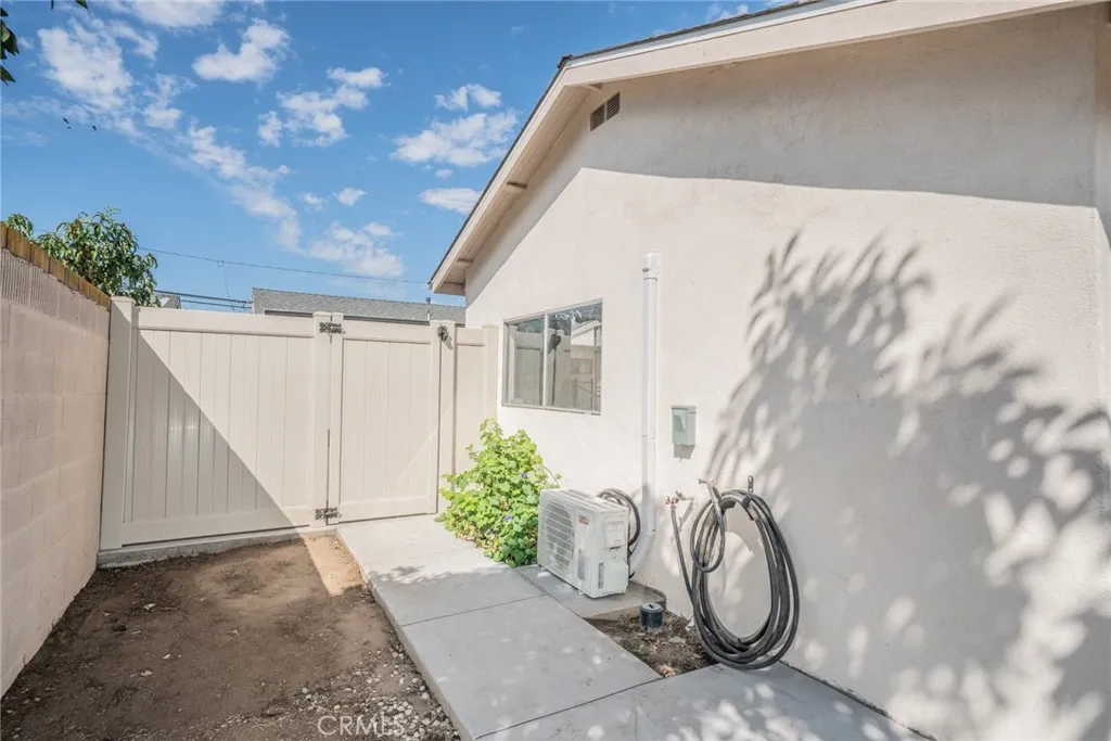 825 N Raitt Street, Santa Ana, California 92703 home-pic-25