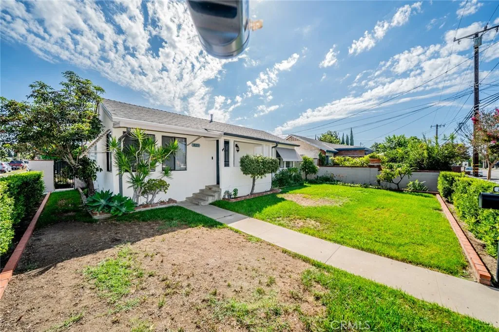 825 N Raitt Street, Santa Ana, California 92703 home-pic-3