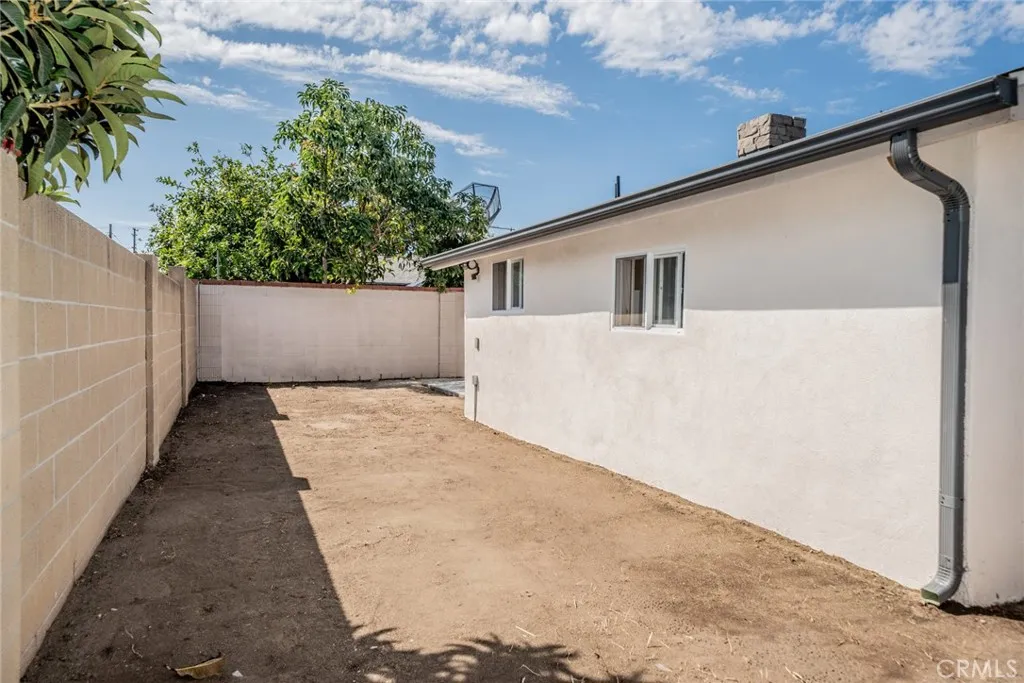825 N Raitt Street, Santa Ana, California 92703 home-pic-24