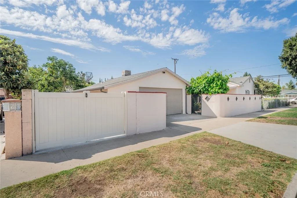 825 N Raitt Street, Santa Ana, California 92703 home-pic-5