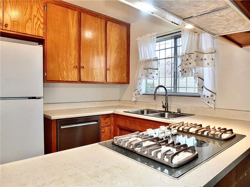 19429 Hillford Avenue, Carson, California 90746 home-pic-30