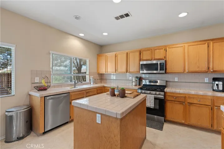 14789 14789 Rosemary, Victorville, California 92394
