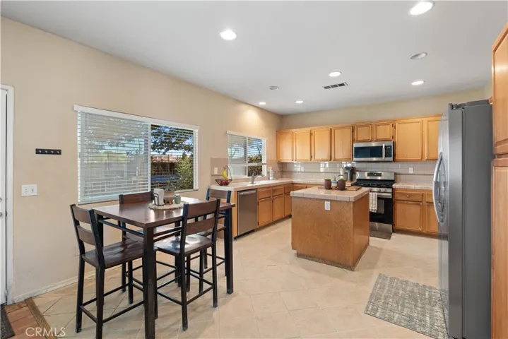 14789 14789 Rosemary, Victorville, California 92394