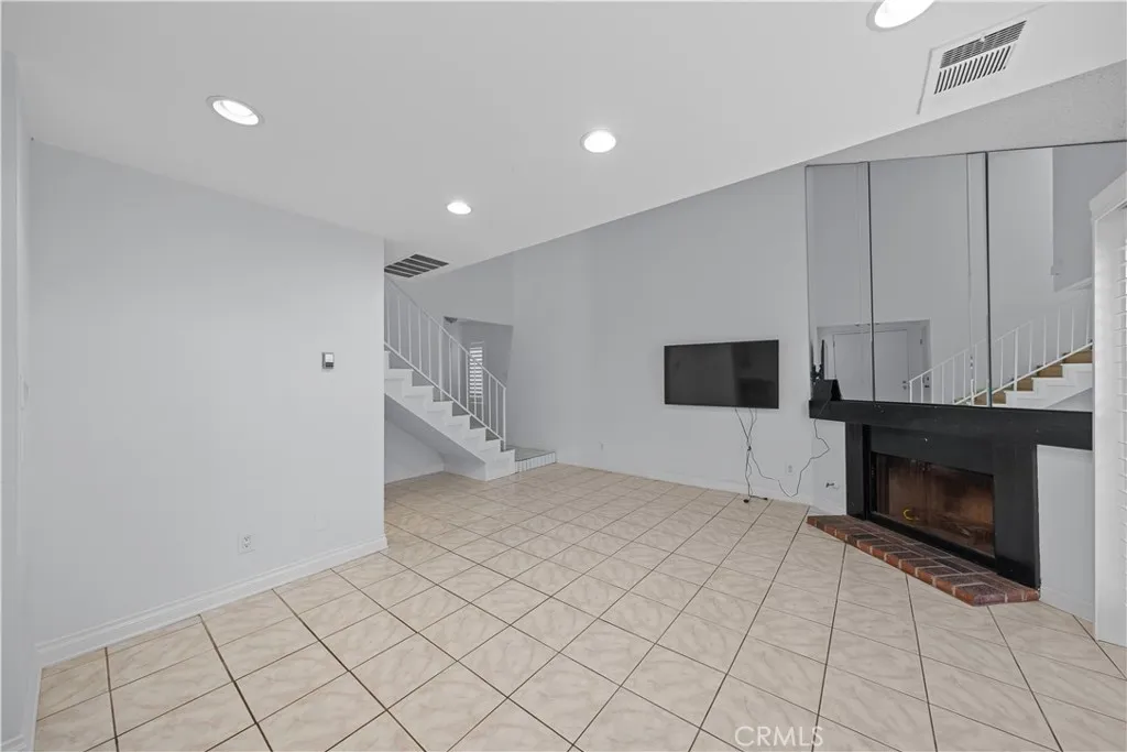 5577 Pioneer 5, Whittier, California 90601 home-pic-3