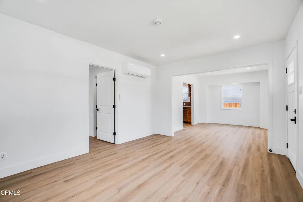 1210 W 70th Street, Los Angeles, California 90044 home-pic-11
