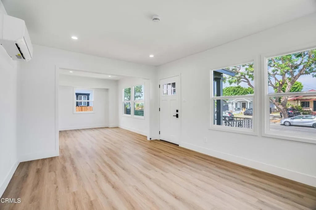 1210 W 70th Street, Los Angeles, California 90044 home-pic-12
