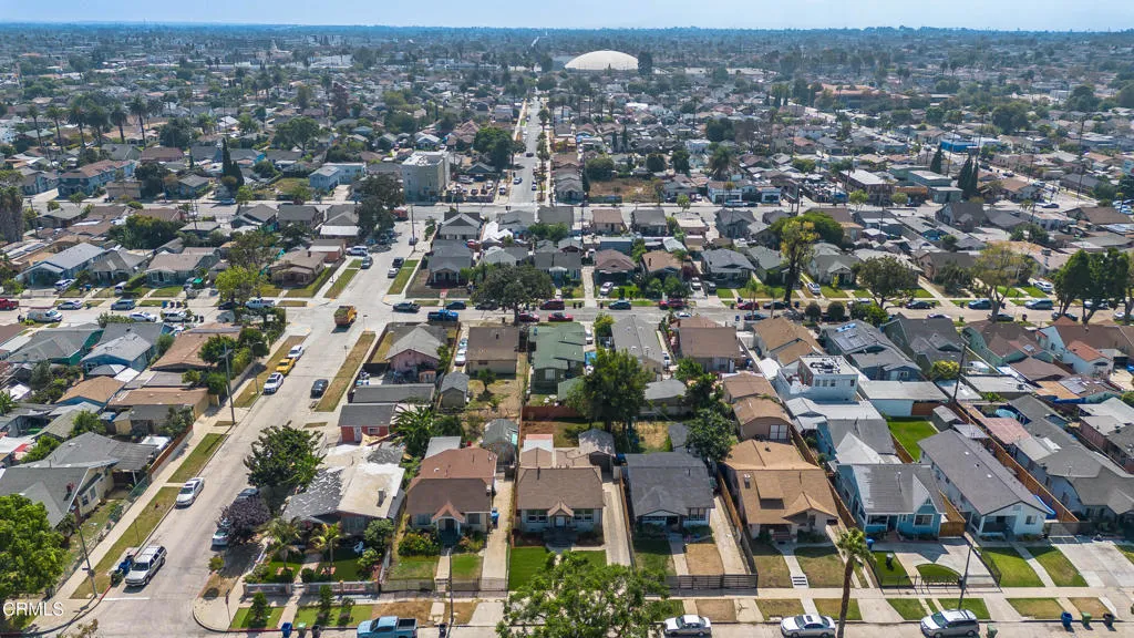 1210 W 70th Street, Los Angeles, California 90044 home-pic-41