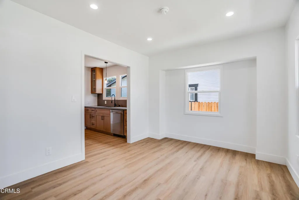 1210 W 70th Street, Los Angeles, California 90044 home-pic-14