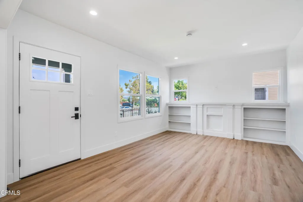 1210 W 70th Street, Los Angeles, California 90044 home-pic-10