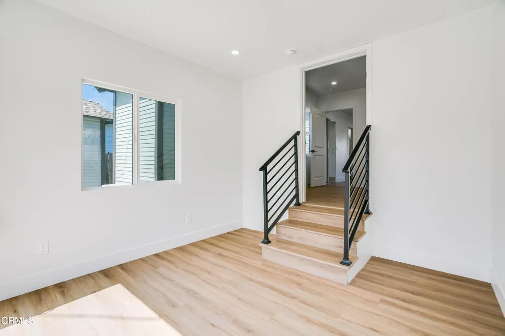 1210 W 70th Street, Los Angeles, California 90044 home-pic-29