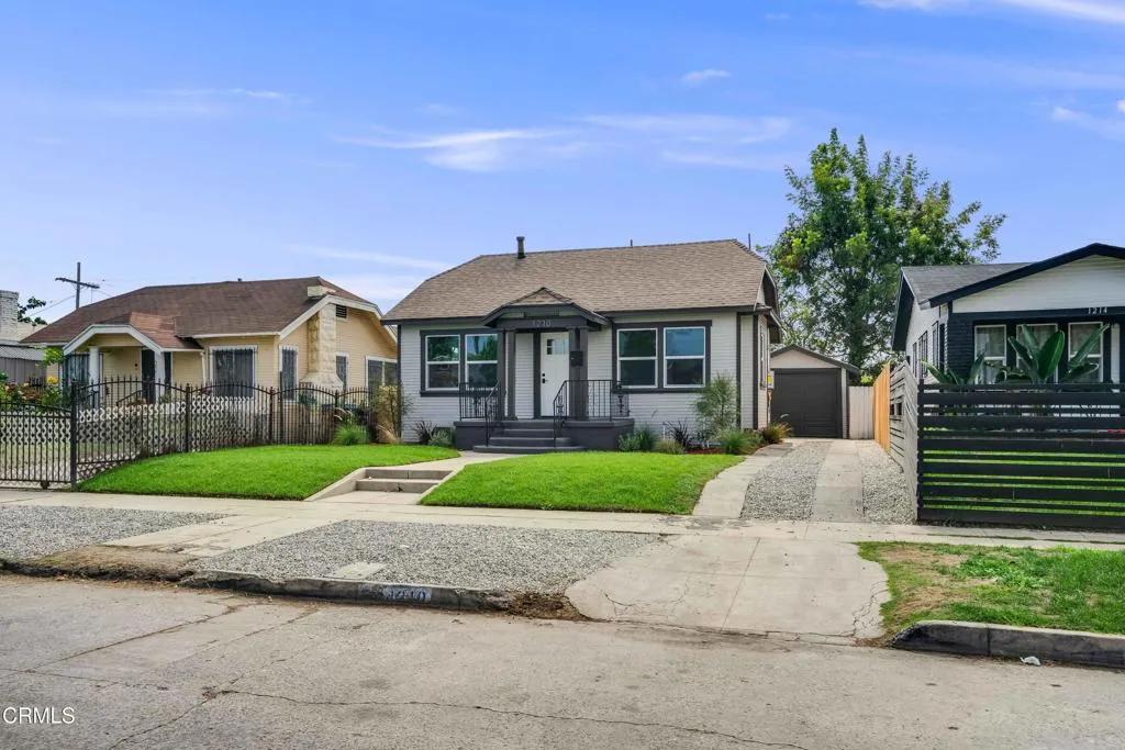 1210 W 70th Street, Los Angeles, California 90044 home-pic-2