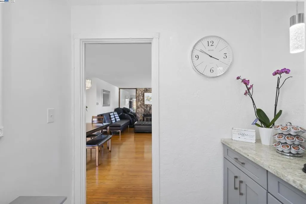 677 Fairway St, Hayward, California 94544 home-pic-9