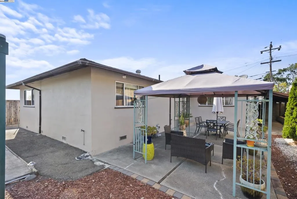 677 Fairway St, Hayward, California 94544 home-pic-19