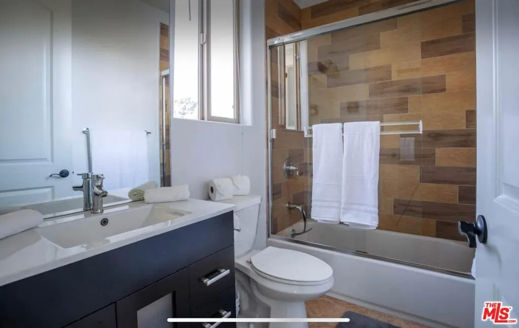 19246 Liam Lane, Tarzana, California 91356 home-pic-29